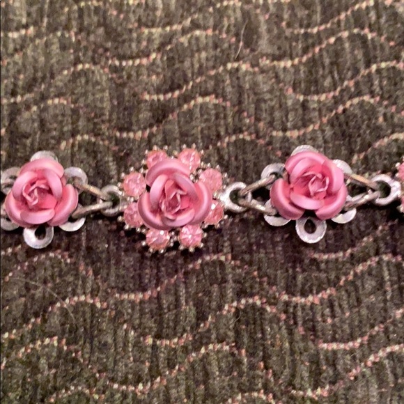 Rose necklace, 17 1/2 inch adjustable necklace - Picture 5 of 6